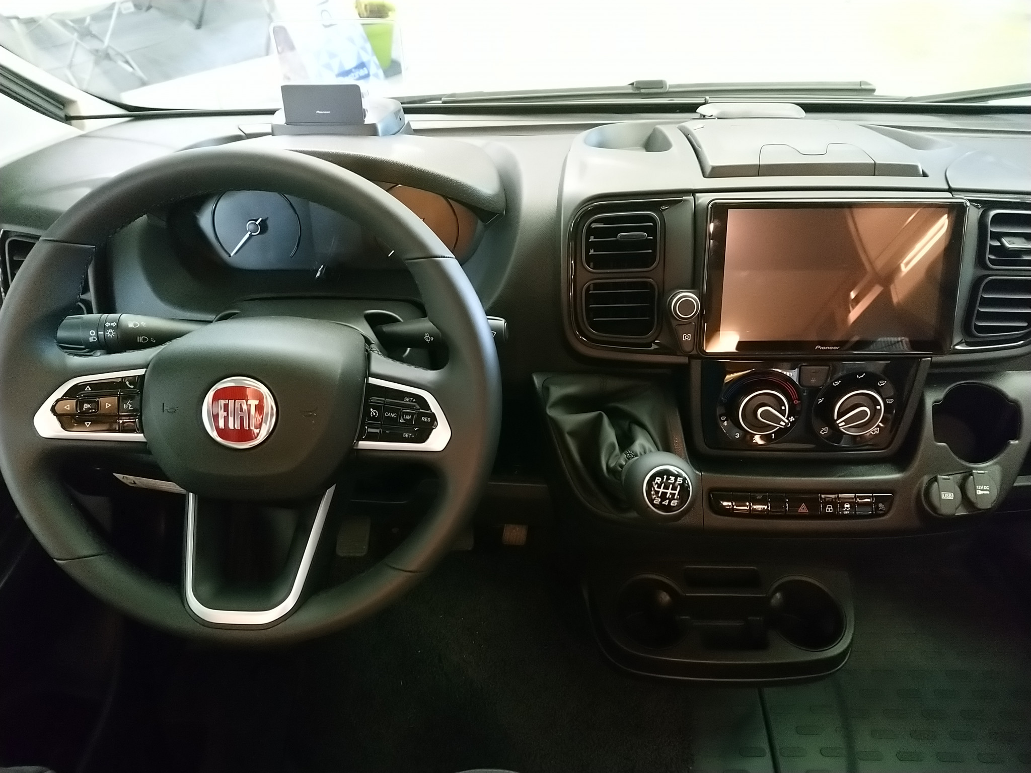 39311-12-2048.jpg