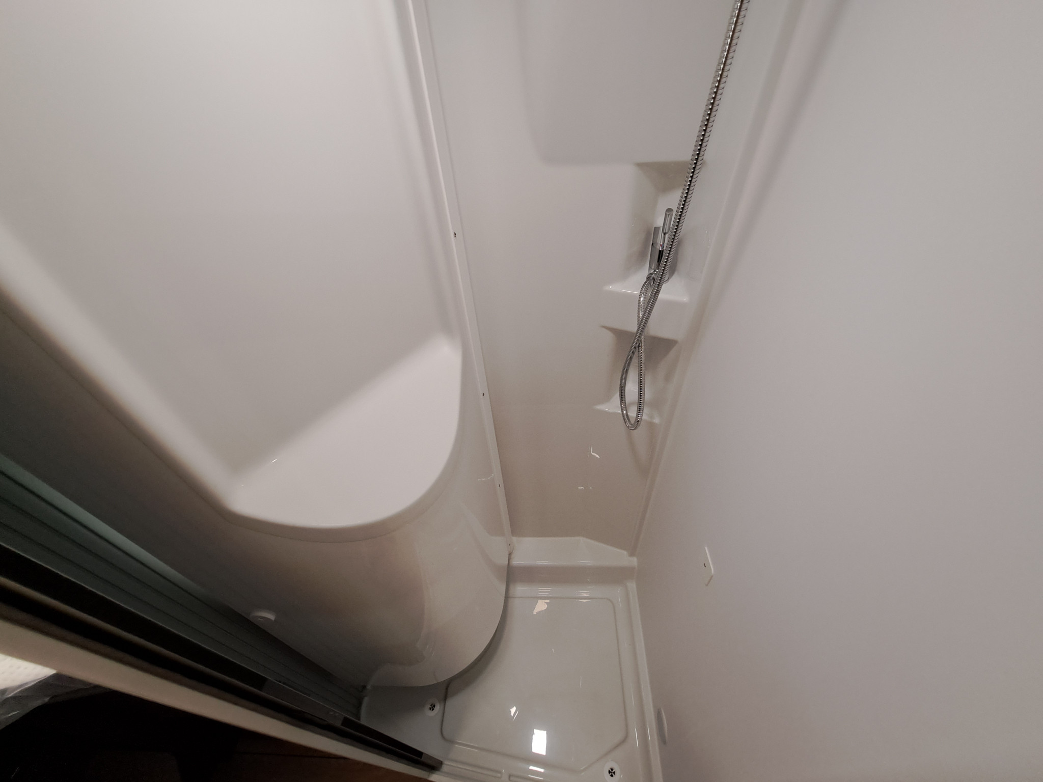 39935-05-2048.jpg