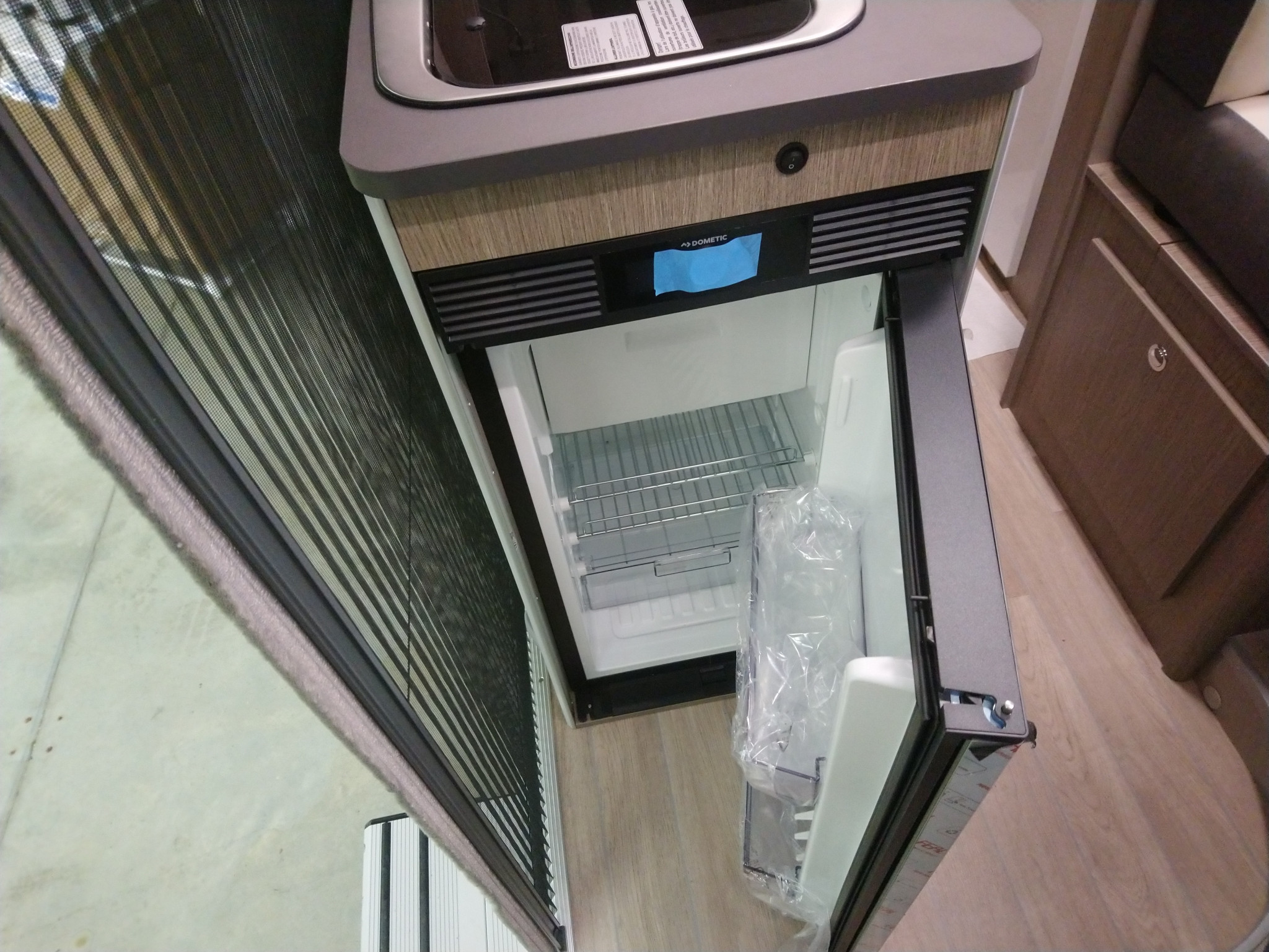 40166-04-2048.jpg