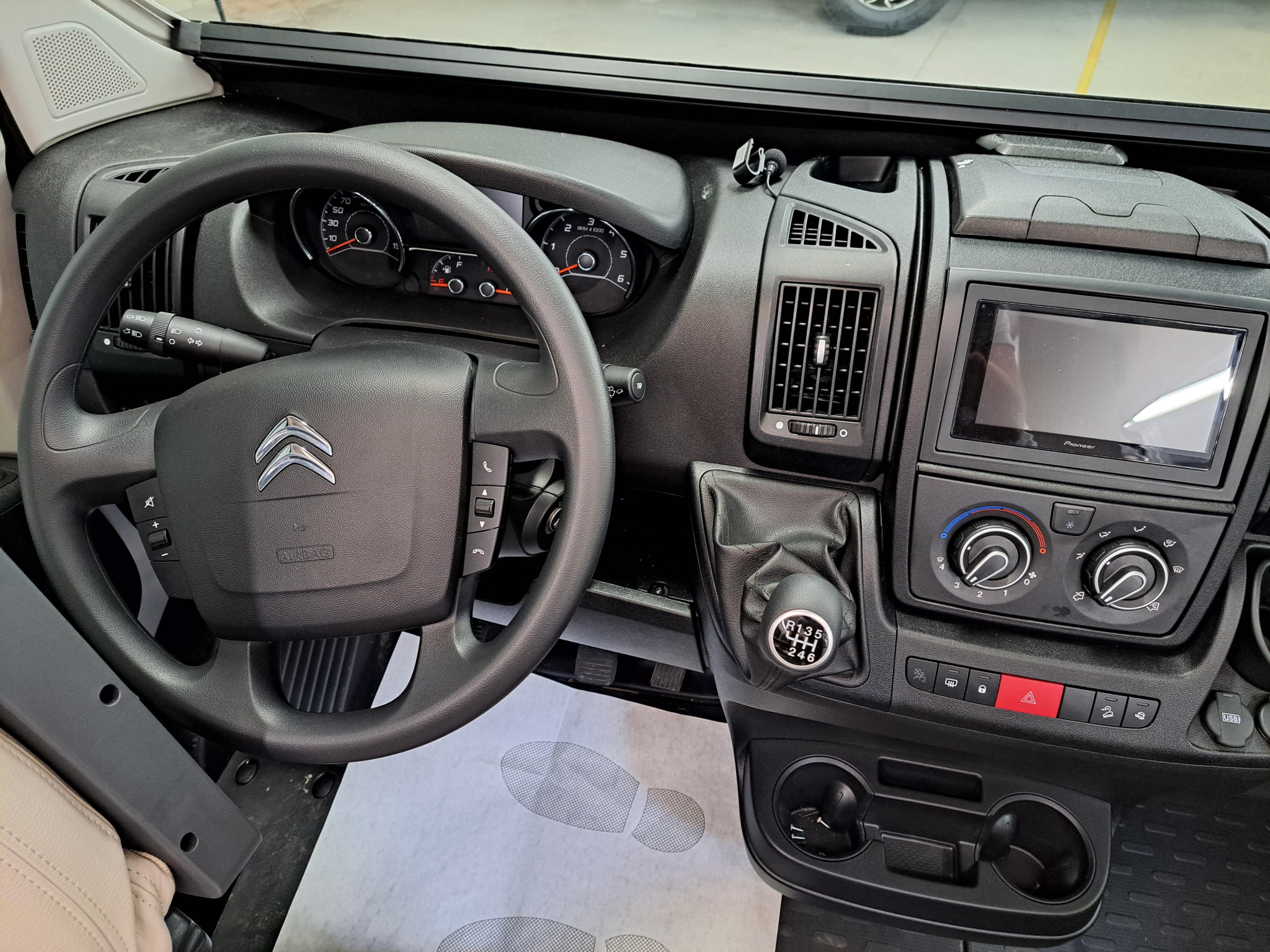 41561-09-2048.jpg